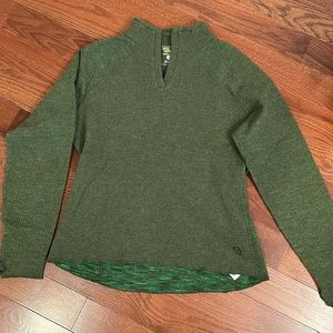 Mountain Hardware sweater